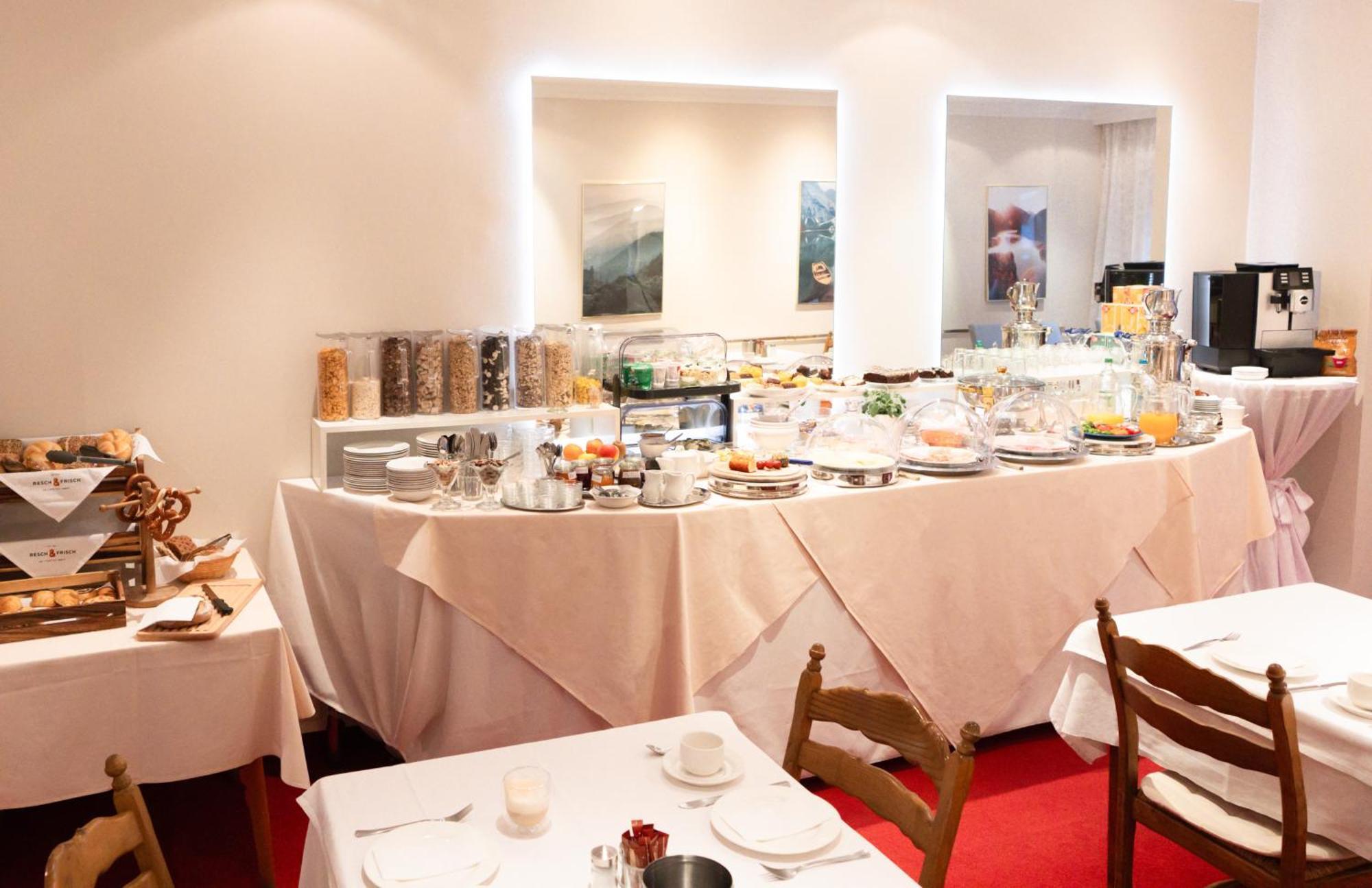 Carlton Hotel 3*