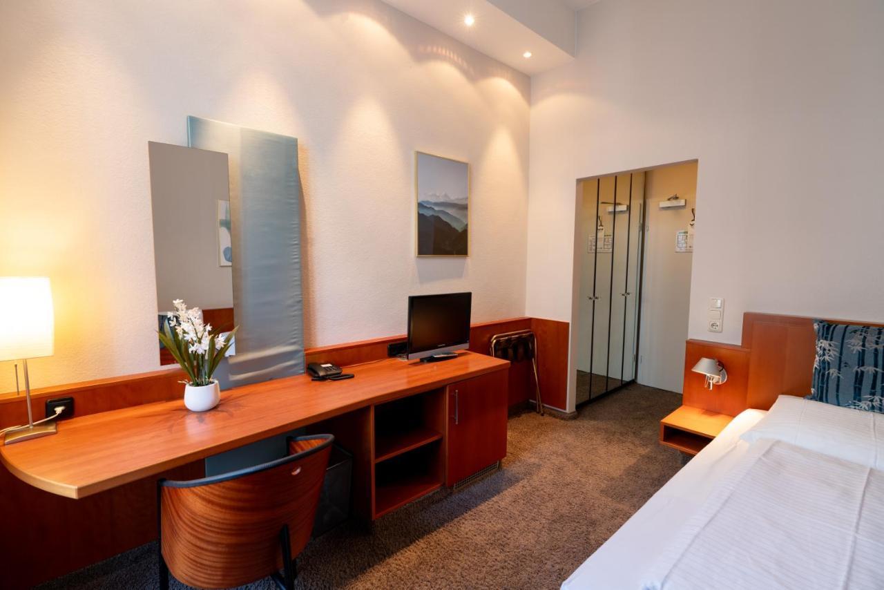 Carlton Hotel