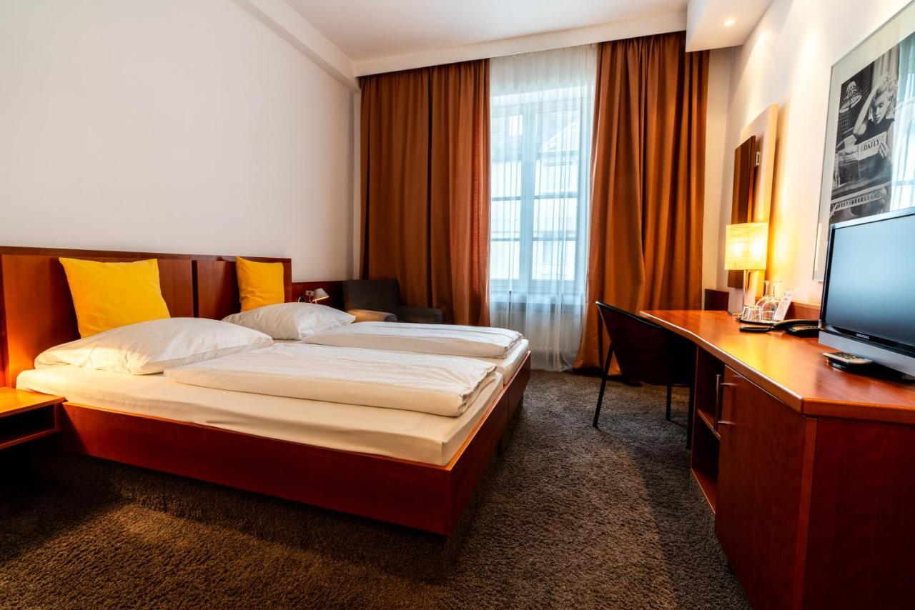 Carlton Hotel