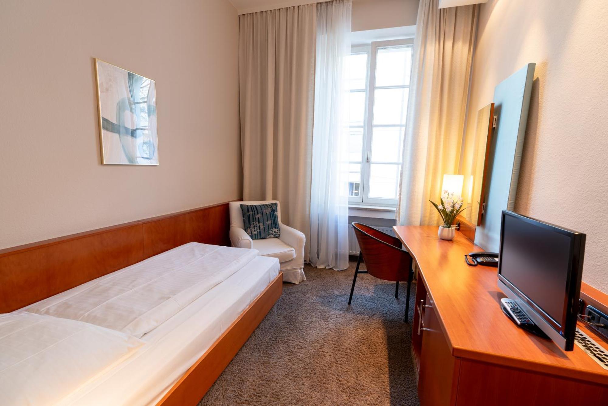 Carlton Hotel